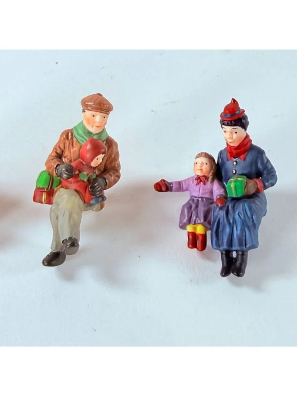 Dept 56 Heritage Village Christmas At The Park Set Of 3 Sitting Figures 5866-1